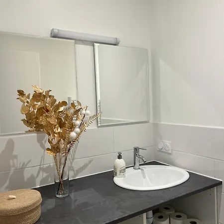 Moderne Et Spacieux Avec Terrasse Privee 2 *